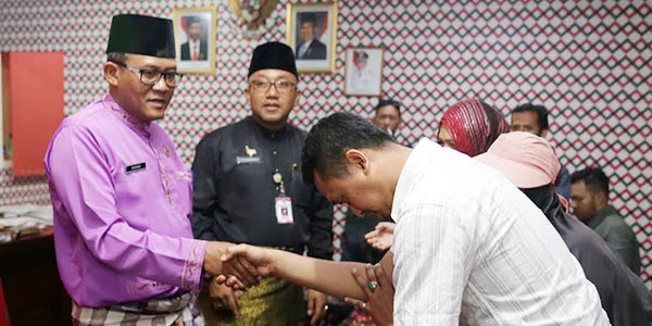 Indra, Pemilik Akun FB Shalwa Shadilla “MENANGIS, MINTA MAAF SAMA SEKDA”