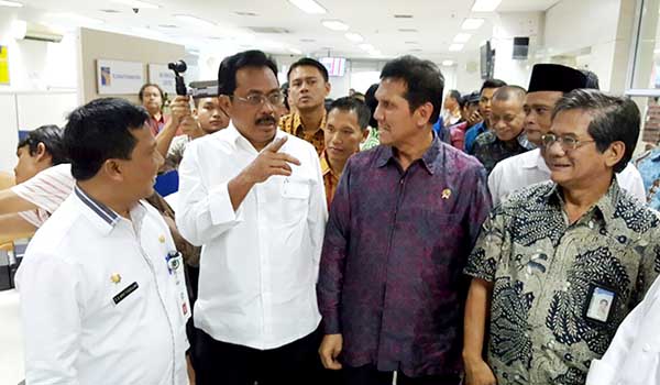 Asman Abnur : Tidak Ada Lagi “PUNGUTAN LIAR”