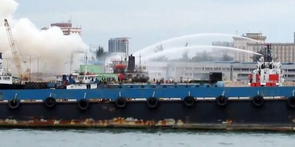 [VIDEO] Kapal MT Nona Tang II MELEDAK “DI PELABUHAN BATU AMPAR, BATAM”