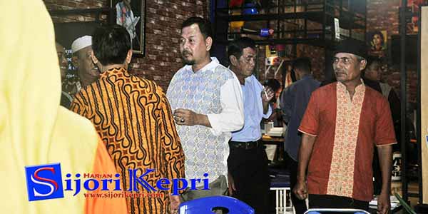 Reses Husnizar Hood “DIHUJANI BANYAK PERTANYAAN”