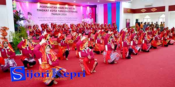 Tarian Massal 88 Penari “MERIAHKAN HARI IBU ke-88”