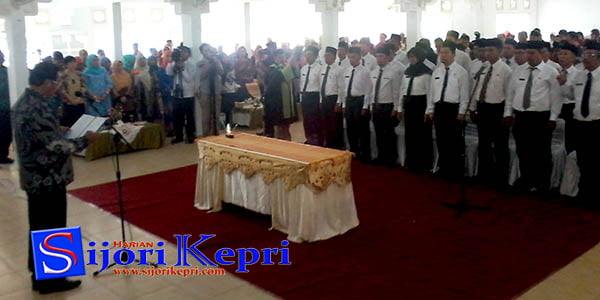 Nurdin Basirun Lantik “27 KEPALA SEKOLAH LINGGA”
