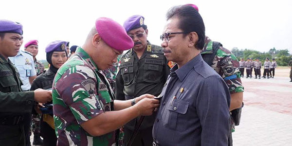 Jumaga dan Nurdin “TERIMA BREVET PENYELAM”