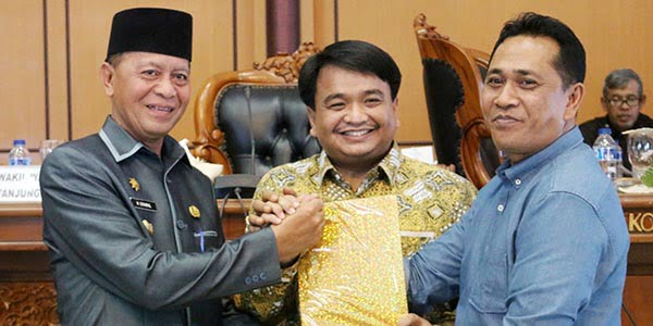 DPRD TPI Sampaikan Pengantar “RANPERDA INISIATIF 2017”