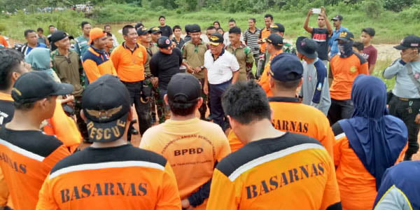Lis dan Weni Melayat Ke Rumah “ALMARHUM ARYA”