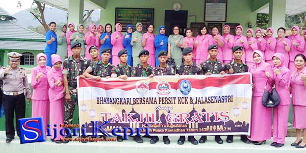 Ibu-Ibu Bhayangkari, KCK dan Jalasenastri “KOMPAK BERBAGI TAKJIL”