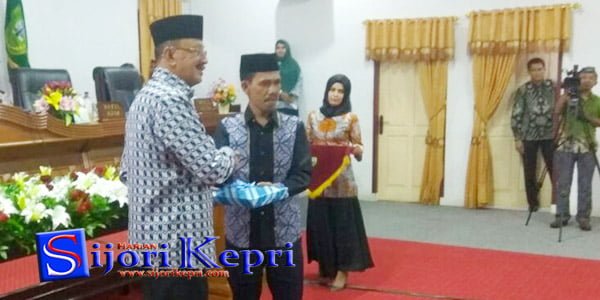 Hamid Rizal Serahkan 9 Ranperda Kepada “DPRD NATUNA”
