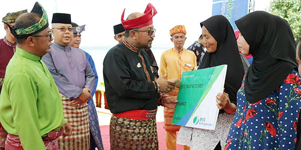 5 Ribu Keluarga RTS “TERIMA KARTU BPJS KETENAGAKERJAAN”