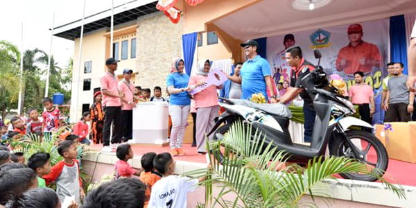 Jalan Santai Kecamatan Gunung Kijang “BERTABUR HADIAH”