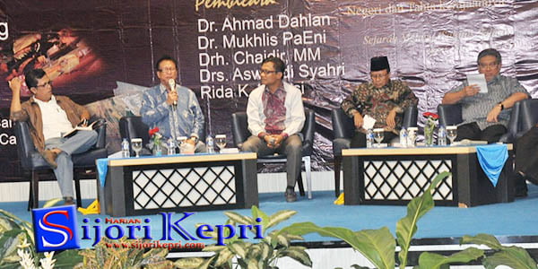 Ramon Damora Rencanakan Bedah Buku “BENANG BEKAS SUNGAI”