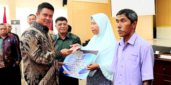 Apri Serahkan Bantuan Rp 1,7 Milyar “KEPADA 47 KUBE dan 400 UEP BINTAN”