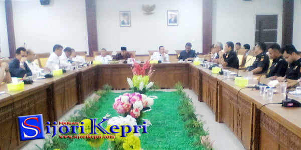 RDP Pengelolaan Limbah di Komisi III DPRD Batam “TEGANG”