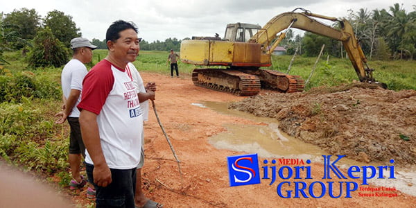 “PT TELAGA BARU” Bantu Pendalaman Parit “PERUMAHAN BANDARA ASRI”