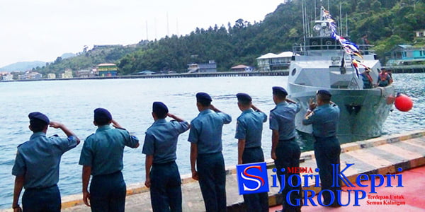 Danlanal dan Bupati Anambas “SAMBUT KAL PULAU SIANTAN II-4-52”