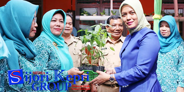 Deby Giatkan Gerakan Pemanfaatan “PERKARANGAN RUMAH”