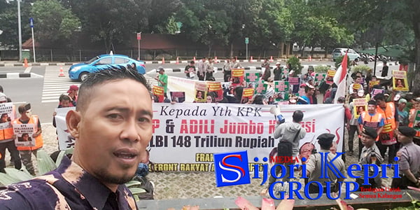 Tuntut SMI Diadili, FRAKSI Gelar Aksi “DI HALAMAN KANTOR KPK”