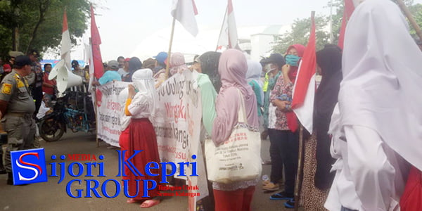 Menolak Lupa, FKPB Geruduk Gedung “WALIKOTA BEKASI”
