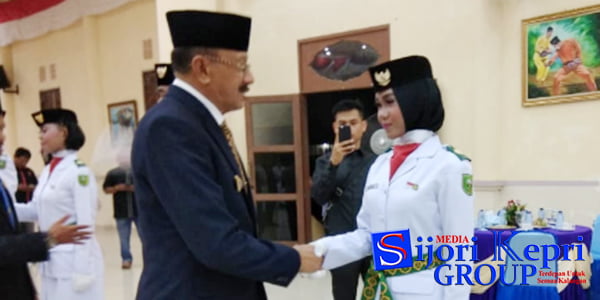 Bupati Natuna “KUKUHKAN” 40 Paskibraka HUT RI Ke 73