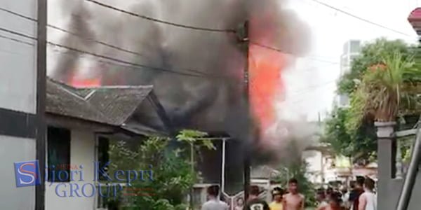 Satu Rumah di Lubuk Baja “NYARIS LUDES” Dilalap Api