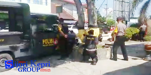 20 Personil Polsek Meral “DIUJI HADAPI ANCAMAN”