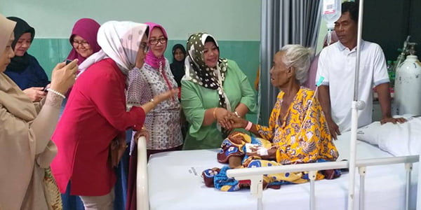 Juwariyah Syahrul Kunjungi Penderita Kanker di RSUD