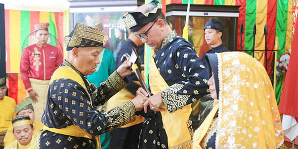 LAM Tanjungpinang Beri Gelar Adat Kepada Syahrul dan Rahma