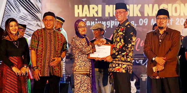 Mak Dare Terima Penghargaan Lifetime Achievement dari Walikota