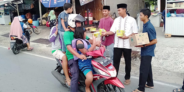 IKRAM Bagi-Bagi 220 Kotak Takjil