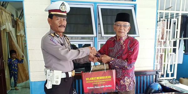 Satlantas Polres Karimun Salurkan Bingkisan Ramadhan