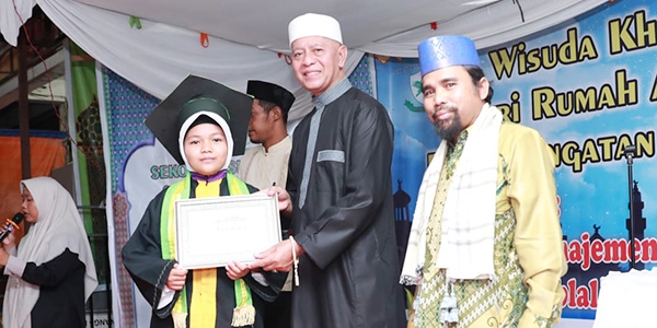 Santri Daar El Ihsan di Wisuda