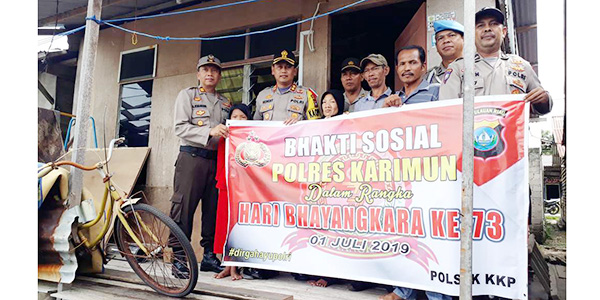 Selain Renovasi Rumah, Polres Karimun Beri Bantuan TV