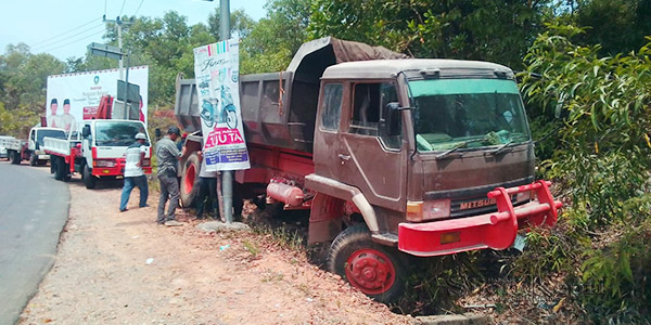 Selamatkan Banyak Jiwa, Dump Truck BP 9019 TU Rela Masuk Parit