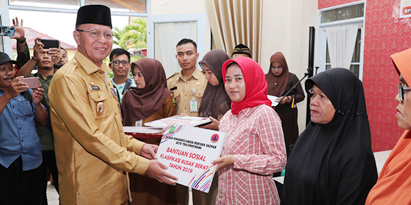 18 Warga Terima Bantuan Korban Dampak Bencana Alam
