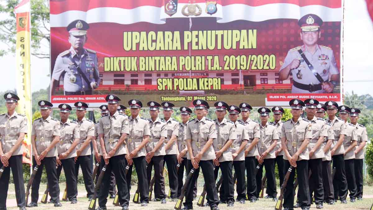 165 Bintara Polri Lulusan SPN Polda Kepri Disumpah