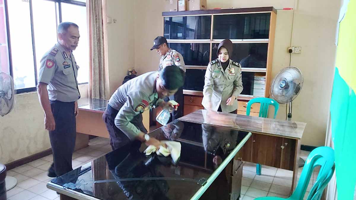 Polres Tanjungpinang Bersihkan Tiap Sudut Ruang Kantor dan Pelayanan