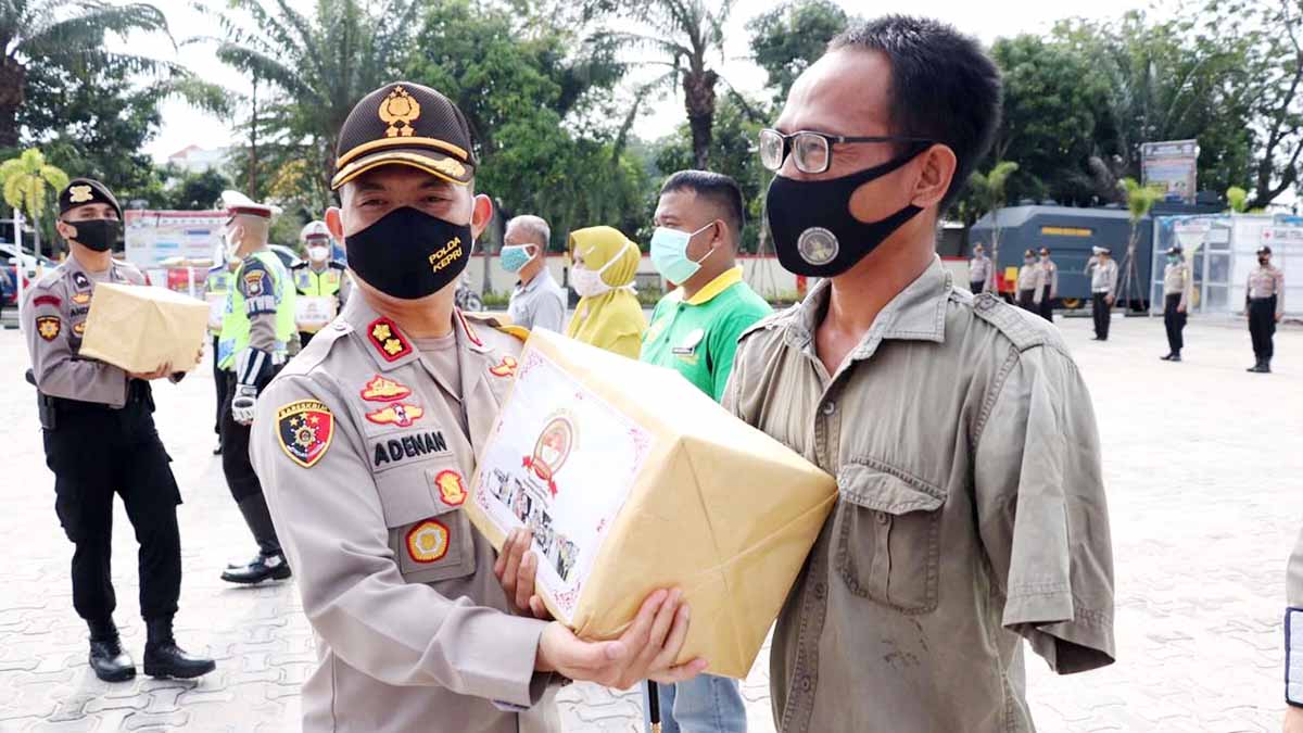 Hari Bhayangkara Ke Polres Karimun Bagi Bagi Paket Sembako Sijori Kepri Sumber