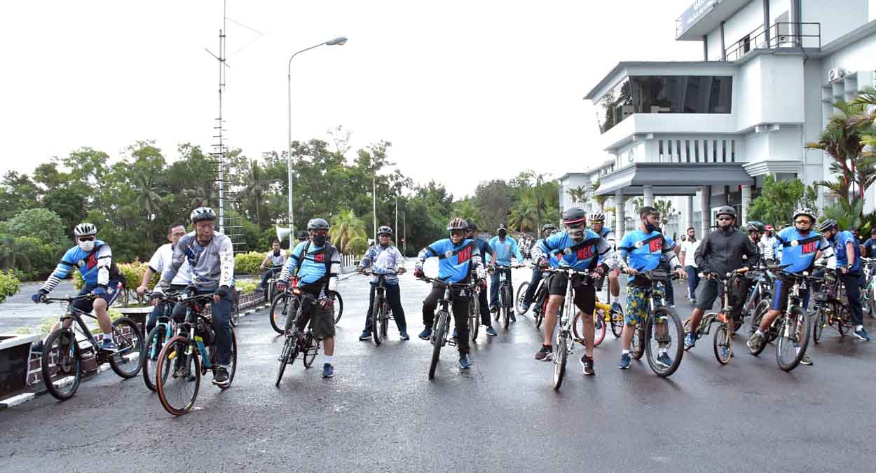 HUT ke 64 Penerbangan TNI AL, Wadan Lantamal IV Ikut Gowes Sepeda 15 KM
