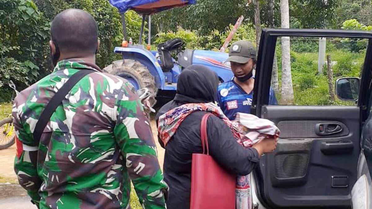 Warga Sampaikan Ucapan Terima Kasih Kepada Babinsa Desa Harapan Jaya