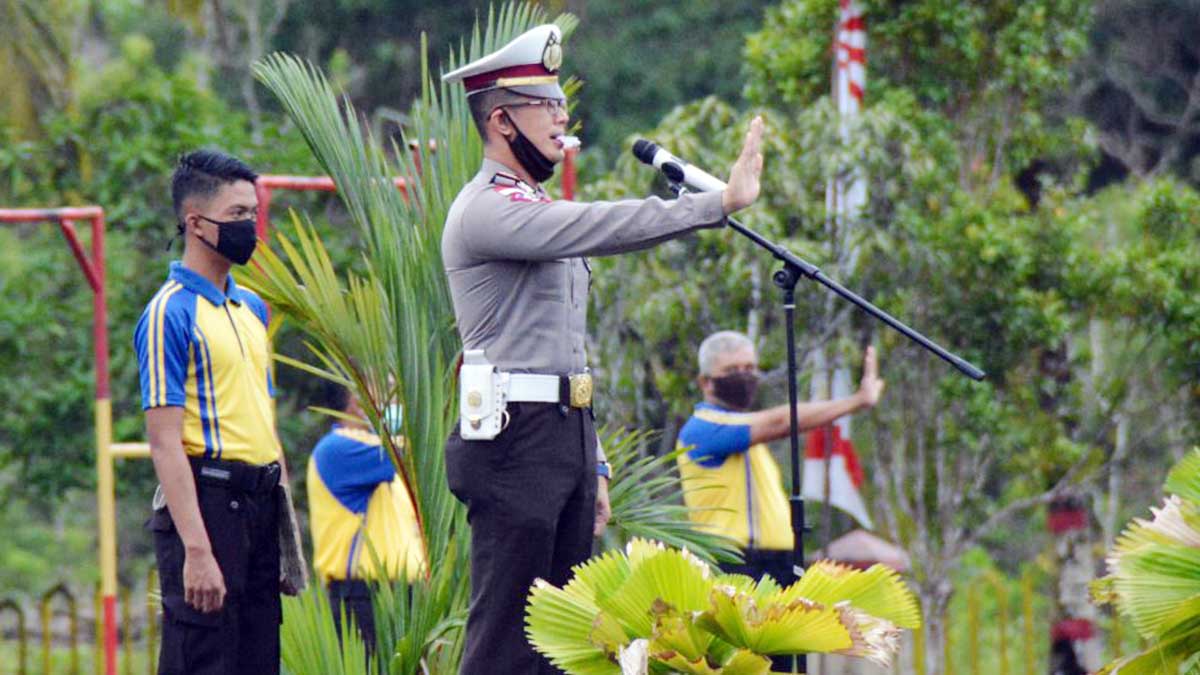 Kabagsumda Polres Natuna, Kompol Zul Zufri, memimpin kegiatan Pengulangan Materi Tentang Pengaturan Lalu Lintas oleh Personil Polres Natuna