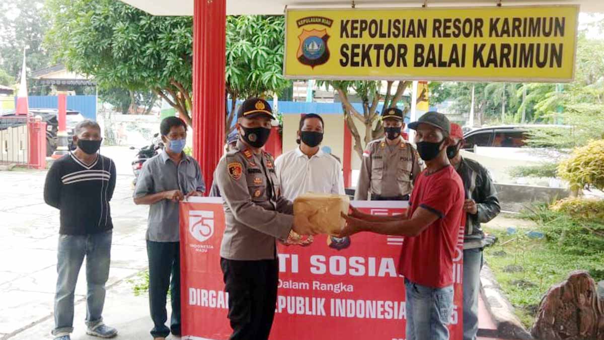 Hut Ri Ke Polsek Balai Karimun Bagikan Paket Sembako Sijori Kepri Sumber Informasi