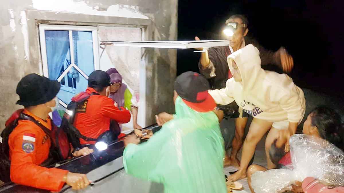 Tim SAR Gabungan Evakuasi 11 Daerah dan 327 KK Korban Banjir Susulan