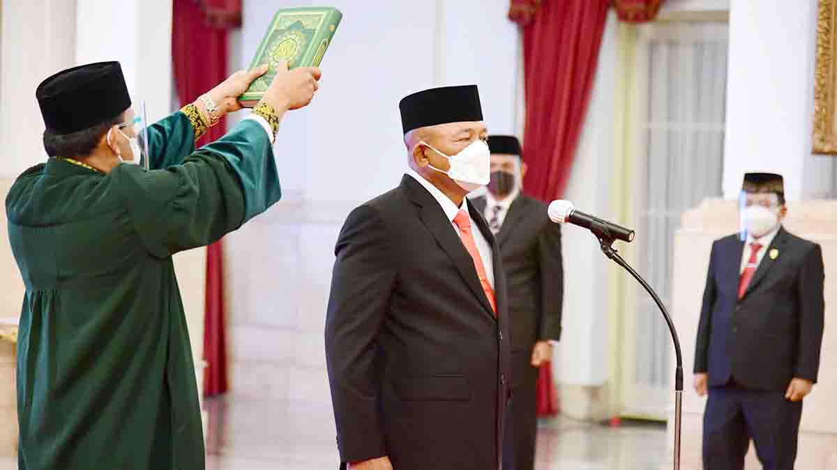 Presiden Jokowi Lantik Letnan Jenderal Ganip Warsito Sebagai Kepala BNPB