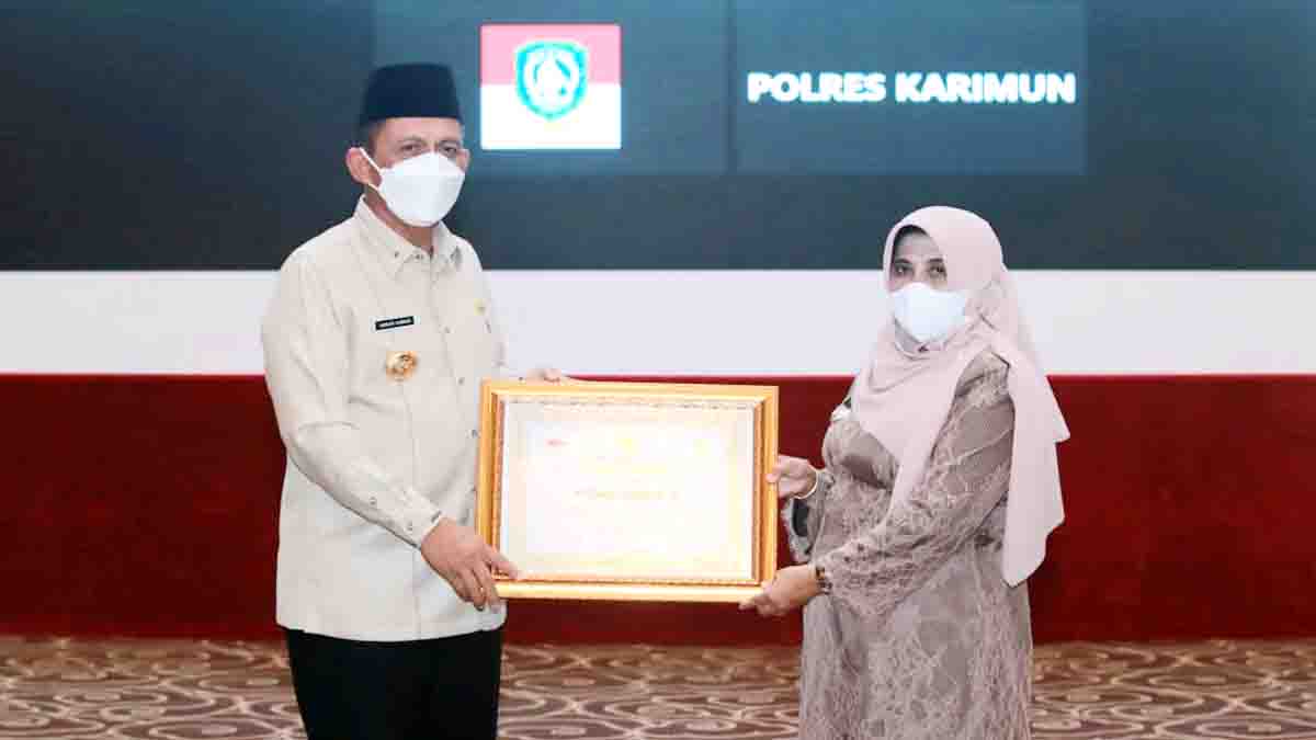 Rahma Terima Penghargaan dari Gubernur Kepri