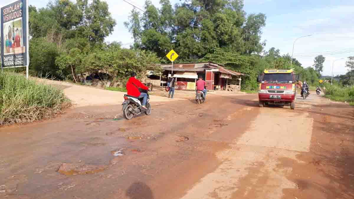 Jalan Menuju Tempat Pariwisata Batam Terlihat Kumuh dan Berlobang