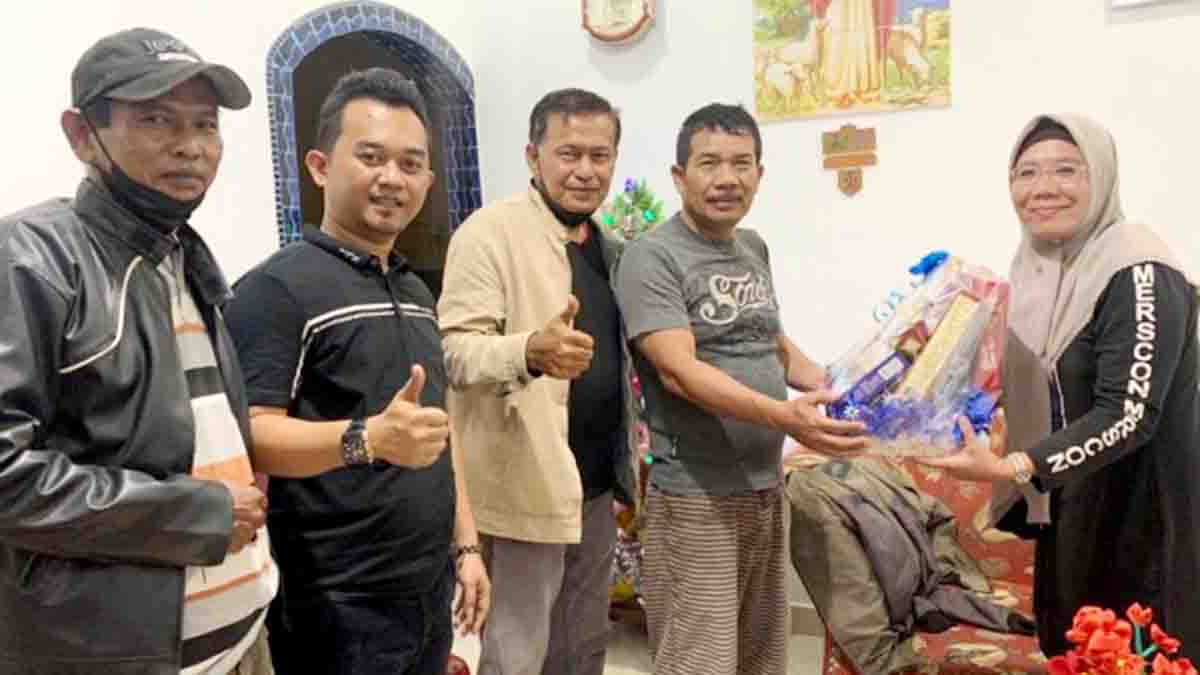 PWI Tanjung Pinang Berikan Tali Asih Natal 2021