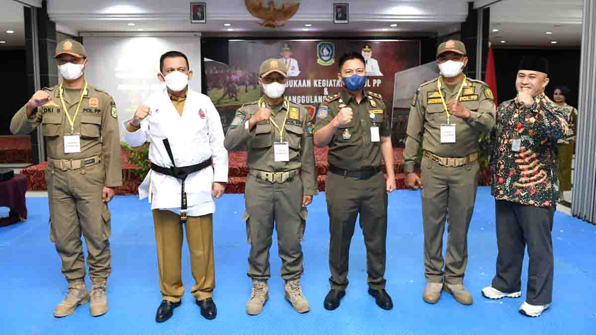 Buka Bimtek, Gubernur Ansar Minta Satpol PP Kedepankan Sikap Humanis