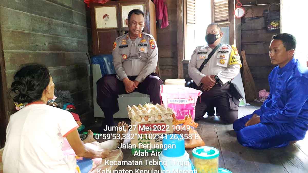 Jumat Barokah, Polsek Tebing Tinggi Beri Bantuan Paket Sembako Kepada Warga Desa Alahair