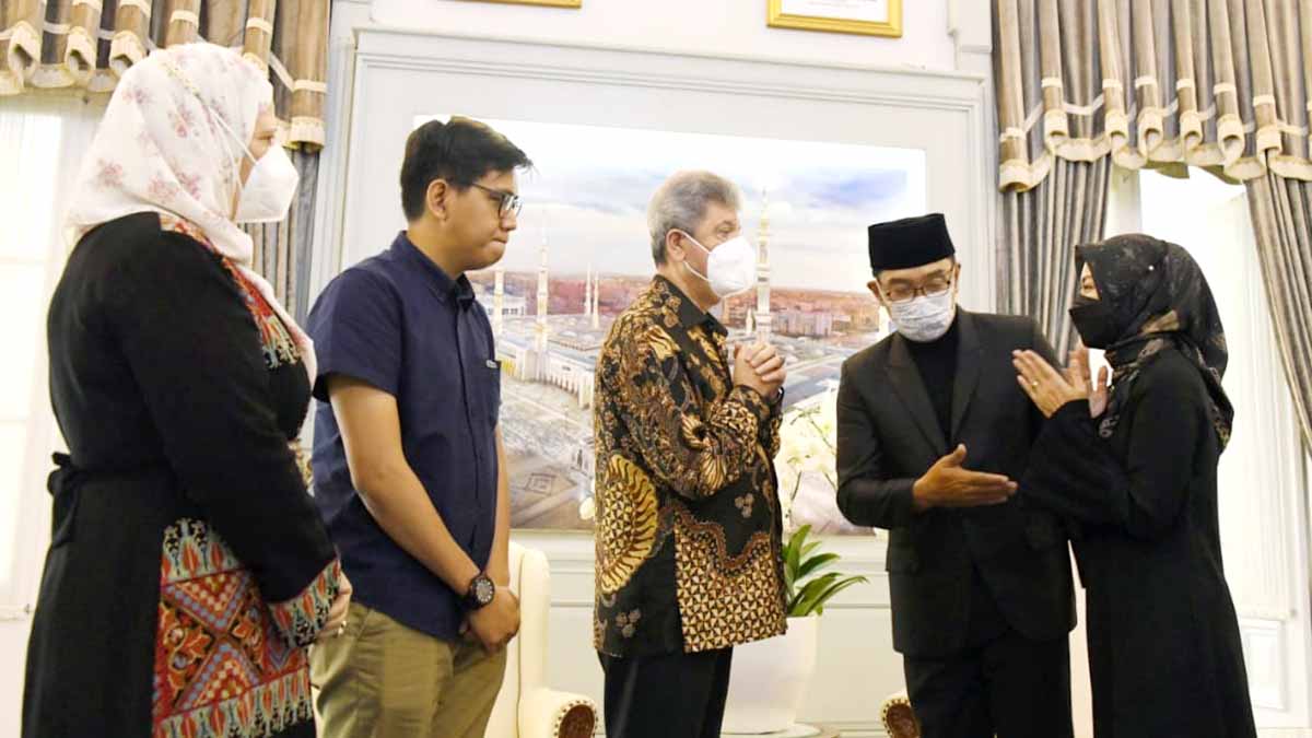 Hadiri Takziah, Dubes Palestina Sampaikan Belasungkawa Kepada Ridwan Kamil