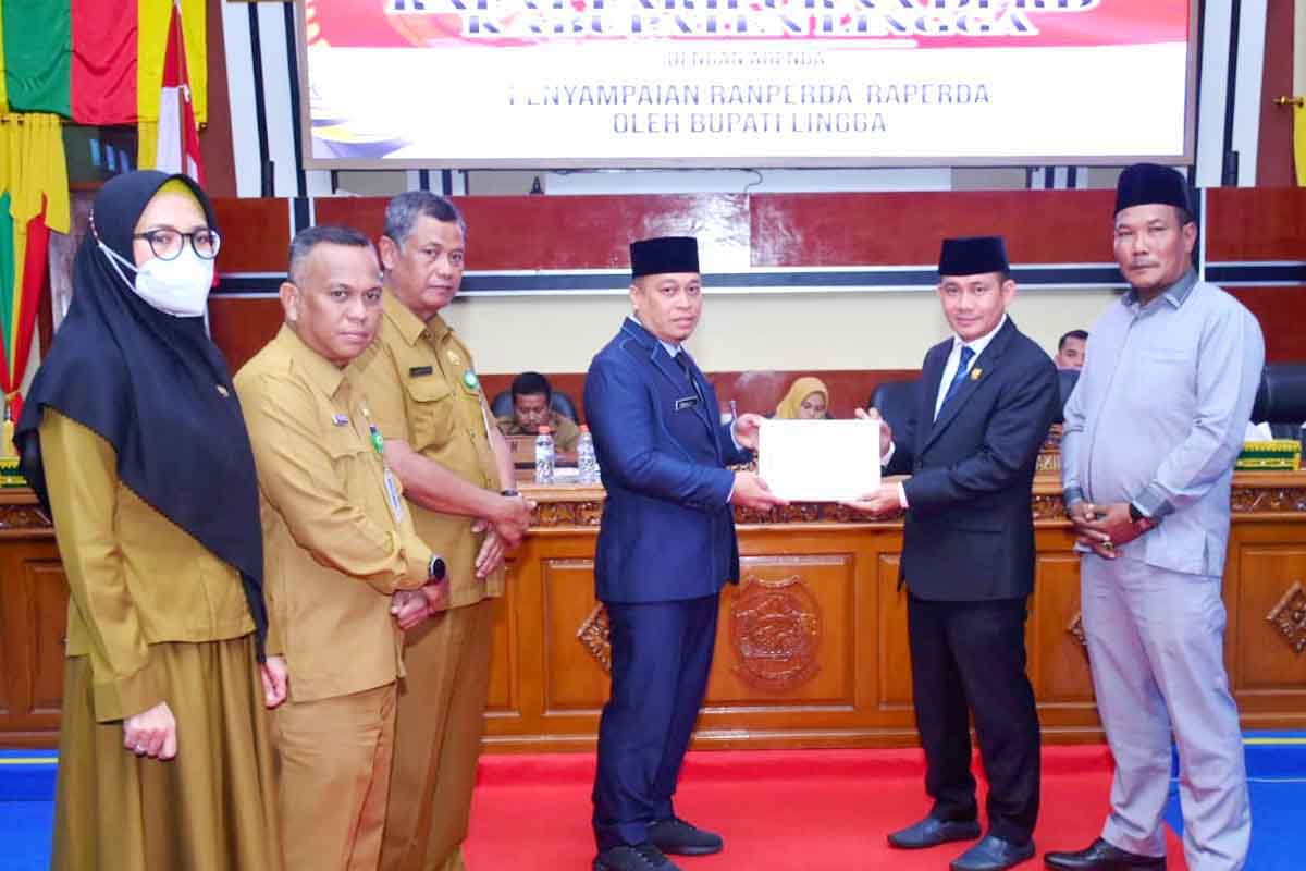 Pandangan Fraksi DPRD Lingga Terhadap Ranperda LKPj APBD Lingga 2021 dan Ranperda Pemberdayaan Masyarakat Suku Laut
