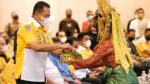 Ketua MPR RI dan juga Ketua Umum IMI, Bambang Soesatyo, menerima sekapur sirih dari para penari persembahan